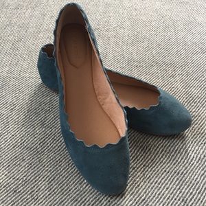 violet & red winny suede scalloped flat